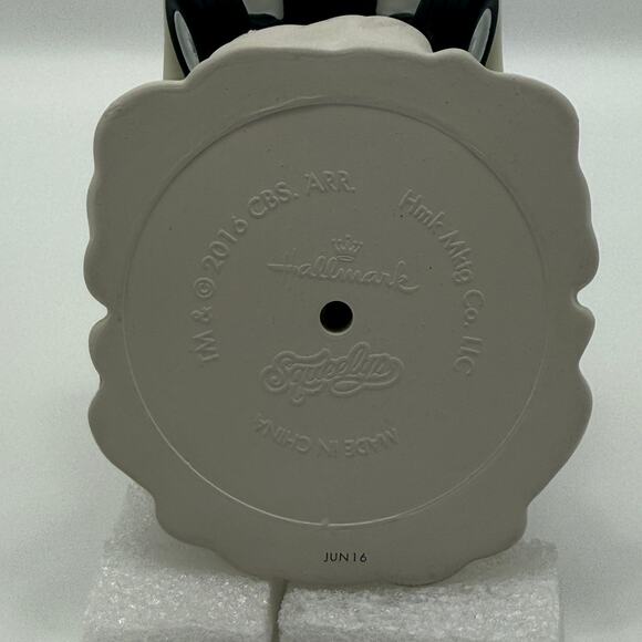 Hallmark 2016 Squeelys Star Trek Captain Kirk Vinyl Figure - Picture 7 of 7